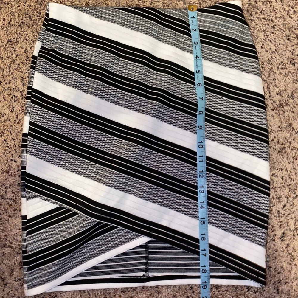 Super cute medium pencil skirt